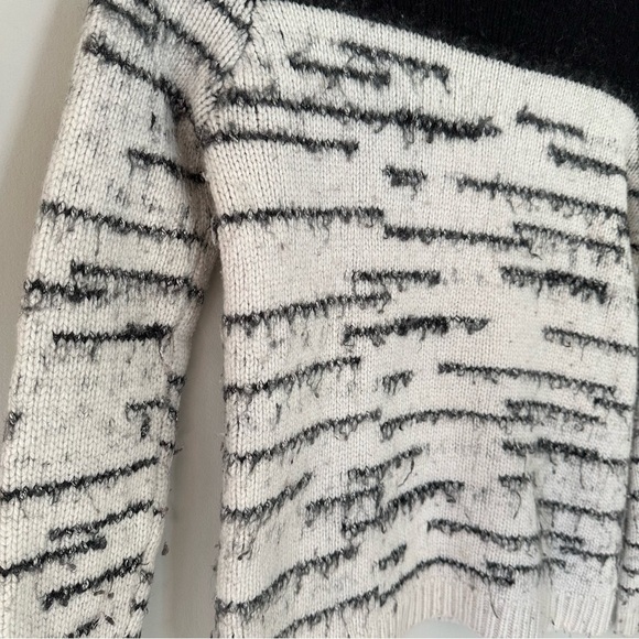 SI-IAE Anthropologie Black & White Wool Blend Sweater Size Medium - Picture 4 of 11